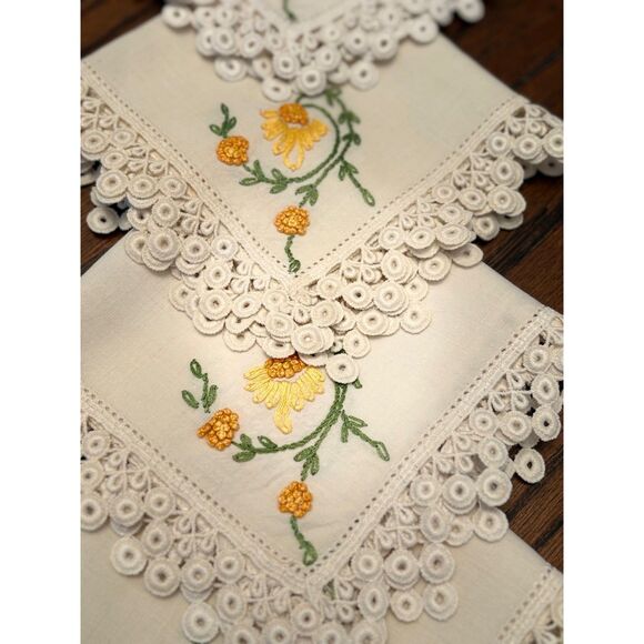 Four Vintage Embroidered Lace Edge Yellow Flower Cloth Napkins - Picture 1 of 5